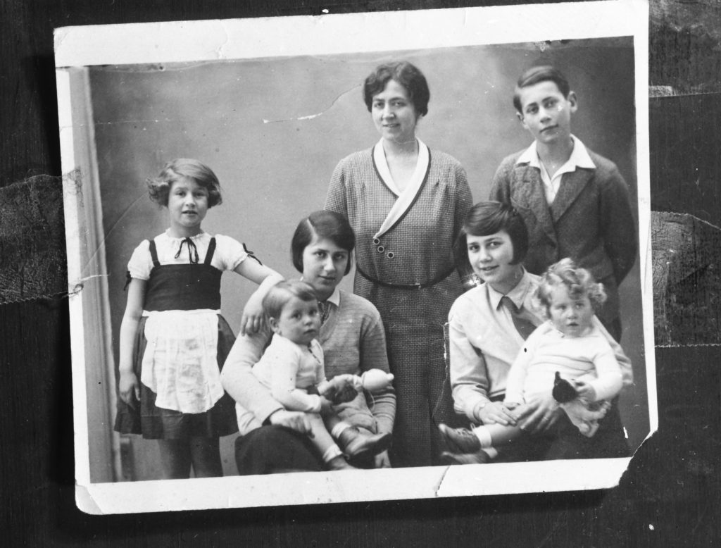 L-R Sophie, Adene, Joe (on lap), Bubby, Miriam (Mommy on lap), Abie