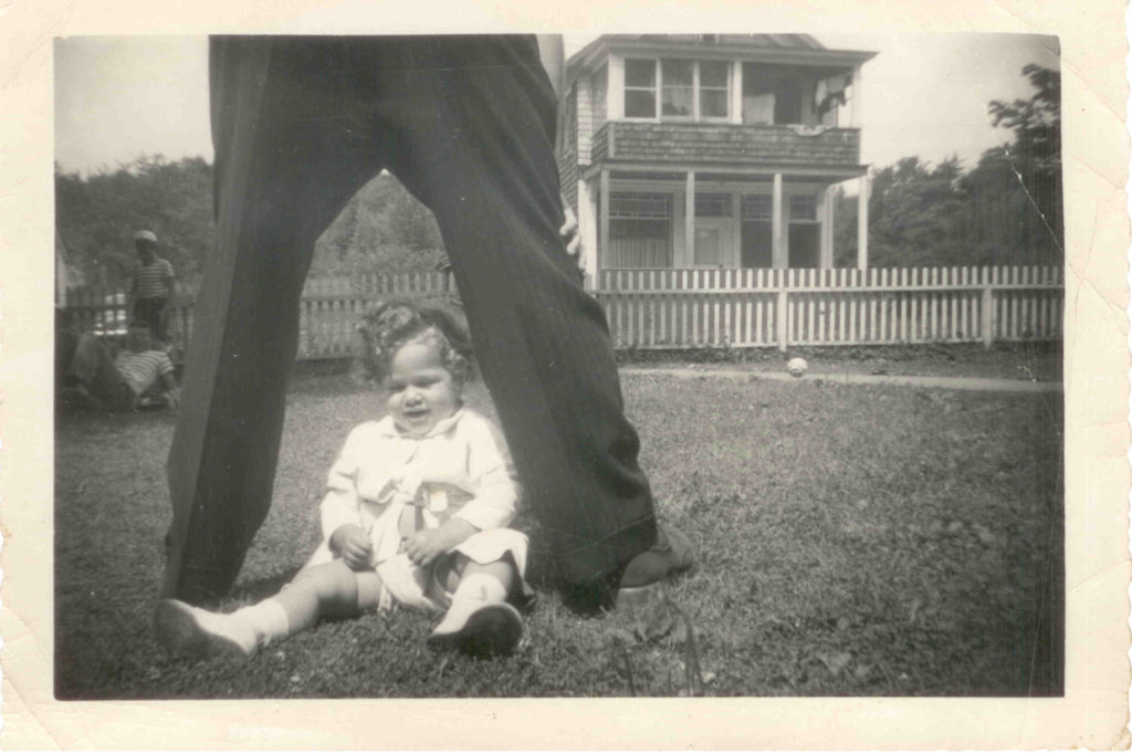 Miriam between Daddys feet in Hunter